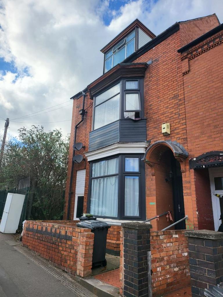 336 Humberstone Road, Leicester, Leicestershire, LE5 0SA 10 bed end of terrace house for sale