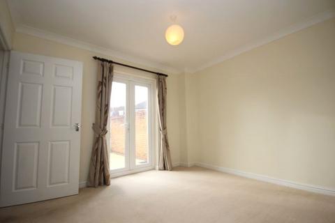 3 bedroom terraced house to rent, Tristram Close, Yeovil BA21