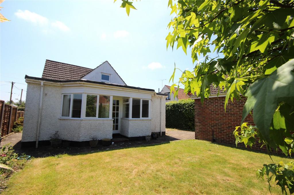 Southampton Road, Ringwood, Hampshire, BH24 3 bed detached house for