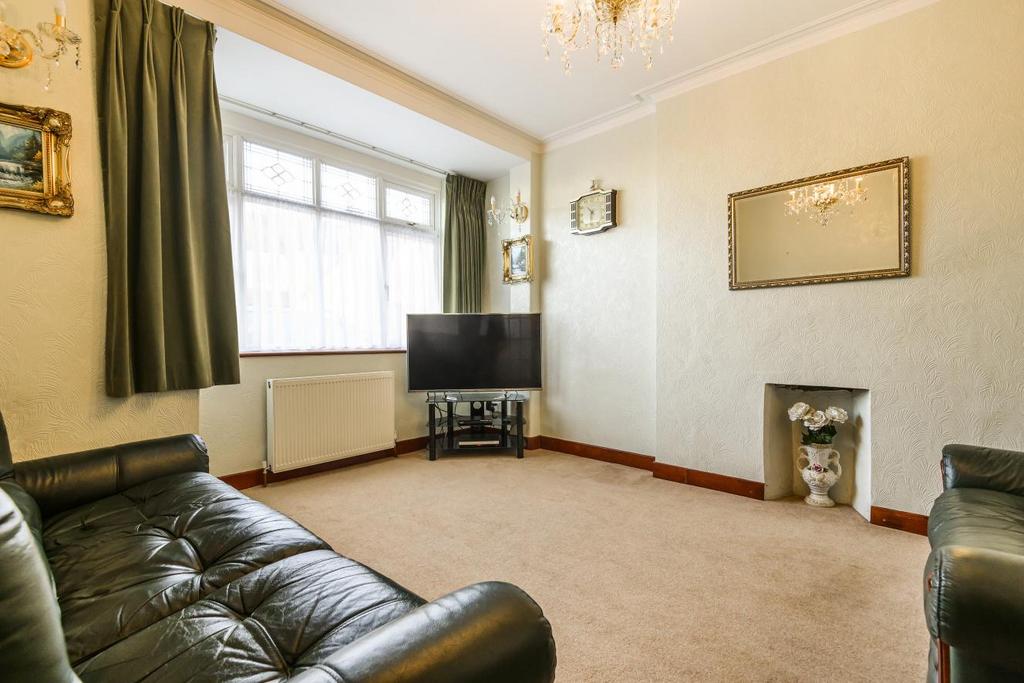 Gracefield Gardens, Streatham 3 bed terraced house for sale £700,000