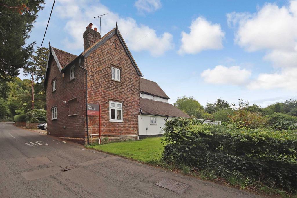 Toms Hill Road, Aldbury 2 bed end of terrace house for sale £550,000