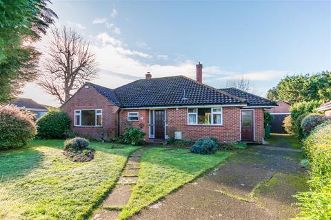 3 bedroom detached bungalow for sale - Ashcroft, Shalford