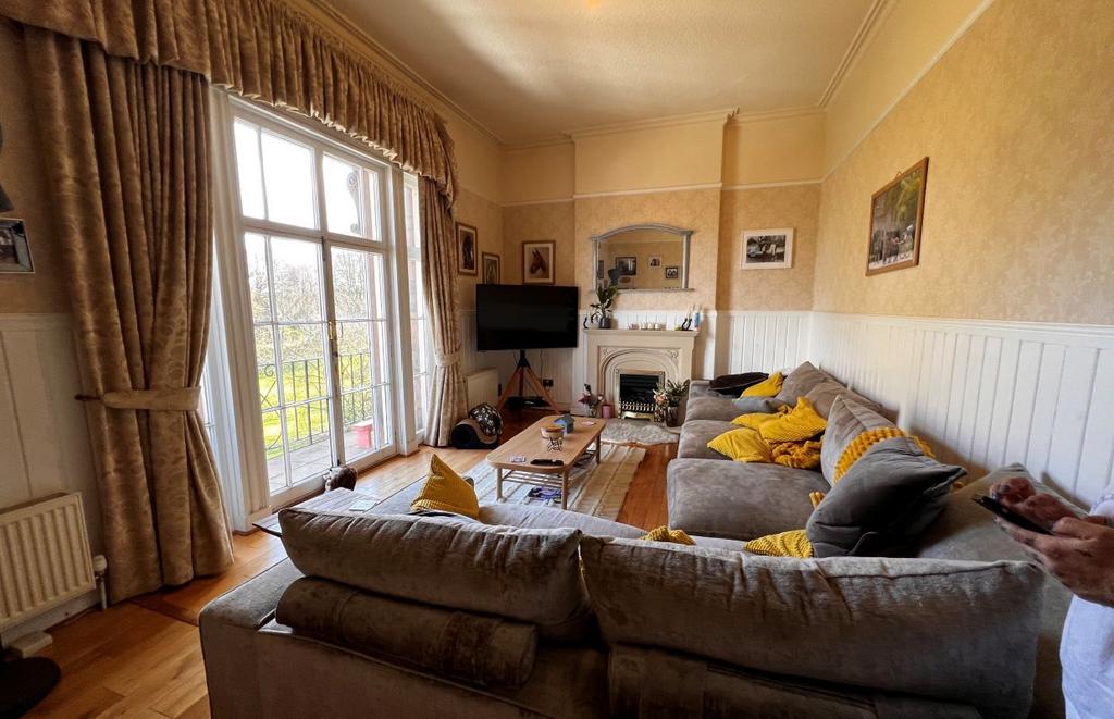 Apartment 4 Eccleston Hall, Prestbury... 3 bed flat £180,000