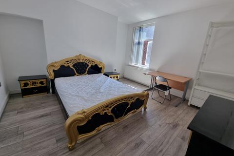 Dickenson Road, M13 0NG