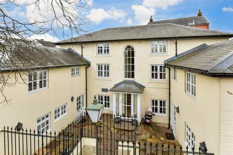 2 bedroom apartment for sale, Church Street, Dorking, Surrey