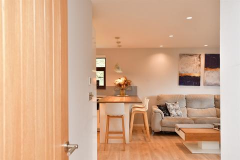 49, Treetops Hillside Road, Whyteleafe, CR3 0BY
