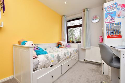 49, Treetops Hillside Road, Whyteleafe, CR3 0BY