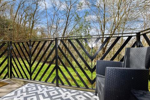 49, Treetops Hillside Road, Whyteleafe, CR3 0BY