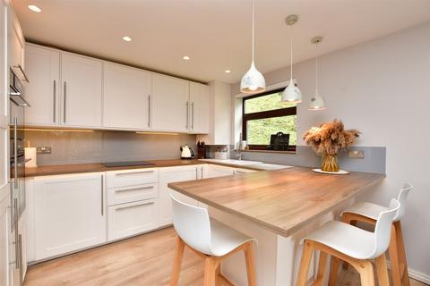 49, Treetops Hillside Road, Whyteleafe, CR3 0BY