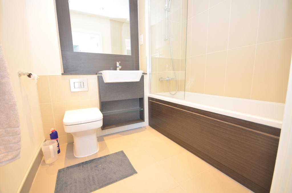 Peninsula bathroom