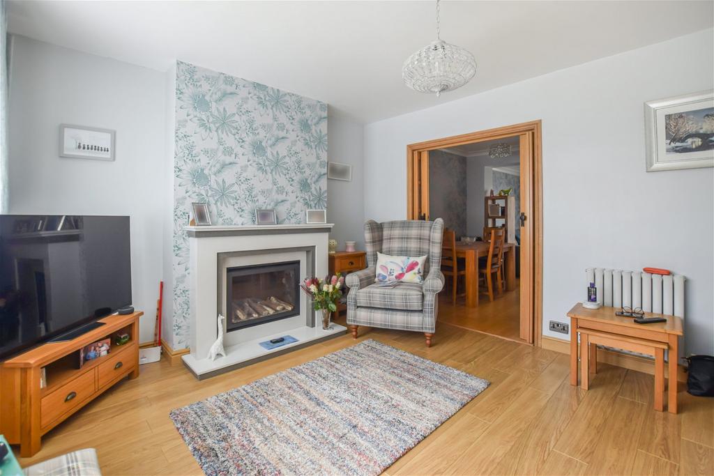 Harrow Drive, Runcorn 3 bed semidetached house £205,000