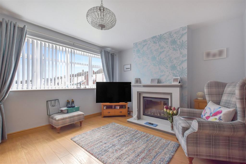 Harrow Drive, Runcorn 3 bed semidetached house £205,000