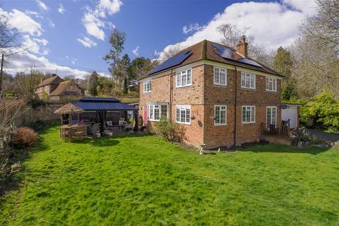 4 bedroom detached house for sale, Hunters Way, Denwood Street, Crundale