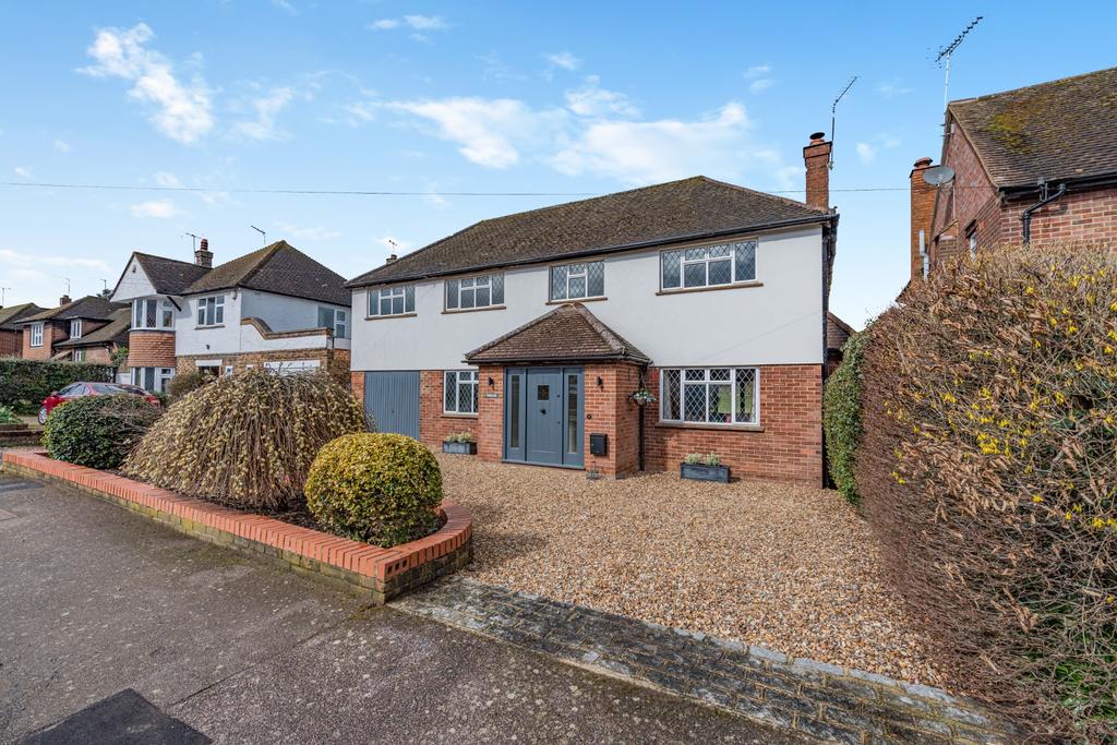 St Peters Way, Chorleywood, Herts... 4 bed detached house £1,595,000