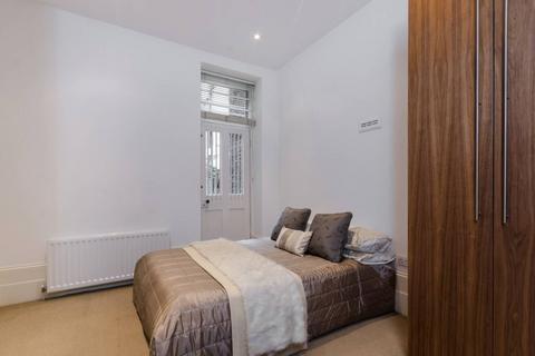2 bedroom flat to rent, Castletown Road, London, Greater London, W14