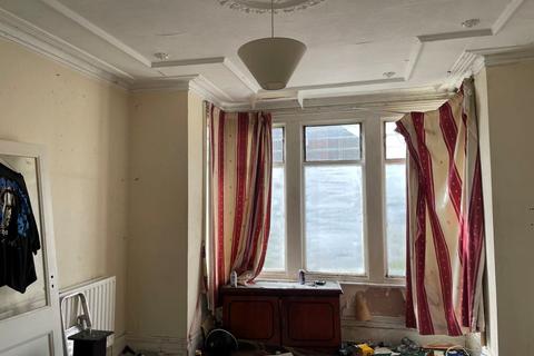 1 Ambleside Drive, Southend-on-sea, SS1 2UT
