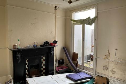 1 Ambleside Drive, Southend-on-sea, SS1 2UT