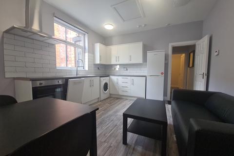 2 bedroom flat to rent, Morris Lane, Leeds