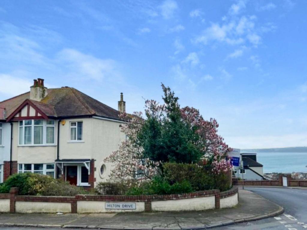 Upper Headland Park Road, Paignton TQ3 4 bed semidetached house for
