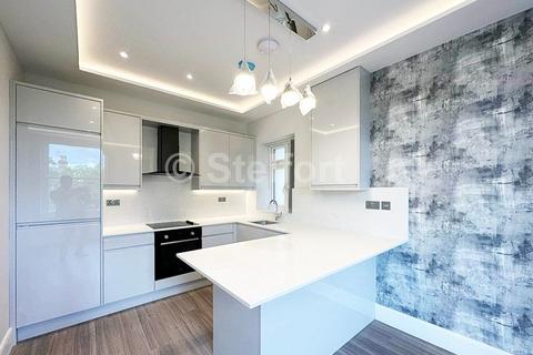 2 bedroom flat to rent, Camden Road, London, N7