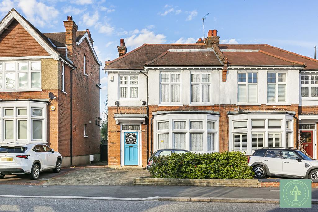 Green Dragon Lane, N21 5 bed semidetached house for sale £900,000