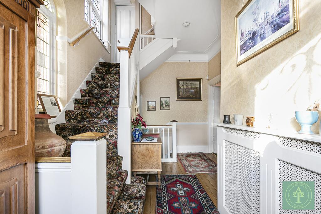 Green Dragon Lane, N21 5 bed semidetached house for sale £900,000