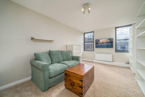 Studio to rent, Vauxhall Bridge Road, Pimlico