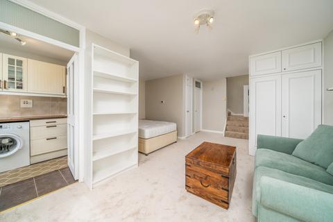 Studio to rent, Vauxhall Bridge Road, Pimlico