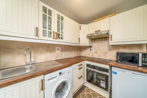Studio to rent, Vauxhall Bridge Road, Pimlico