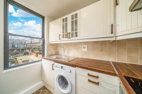 Studio to rent, Vauxhall Bridge Road, Pimlico