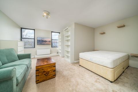 Studio to rent, Vauxhall Bridge Road, Pimlico