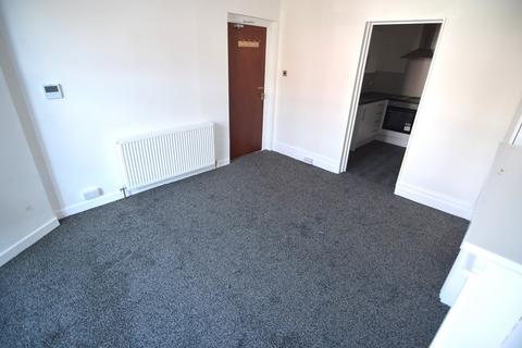 Studio to rent, Leeds Road, Blackpool