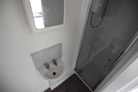 Studio to rent, Leeds Road, Blackpool