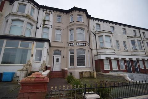 Studio to rent, Derby Road, Blackpool