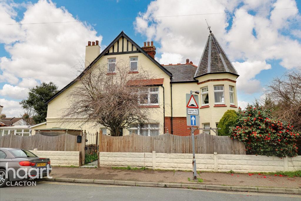 Page Road, ClactonOnSea 4 bed semidetached house for sale £375,000