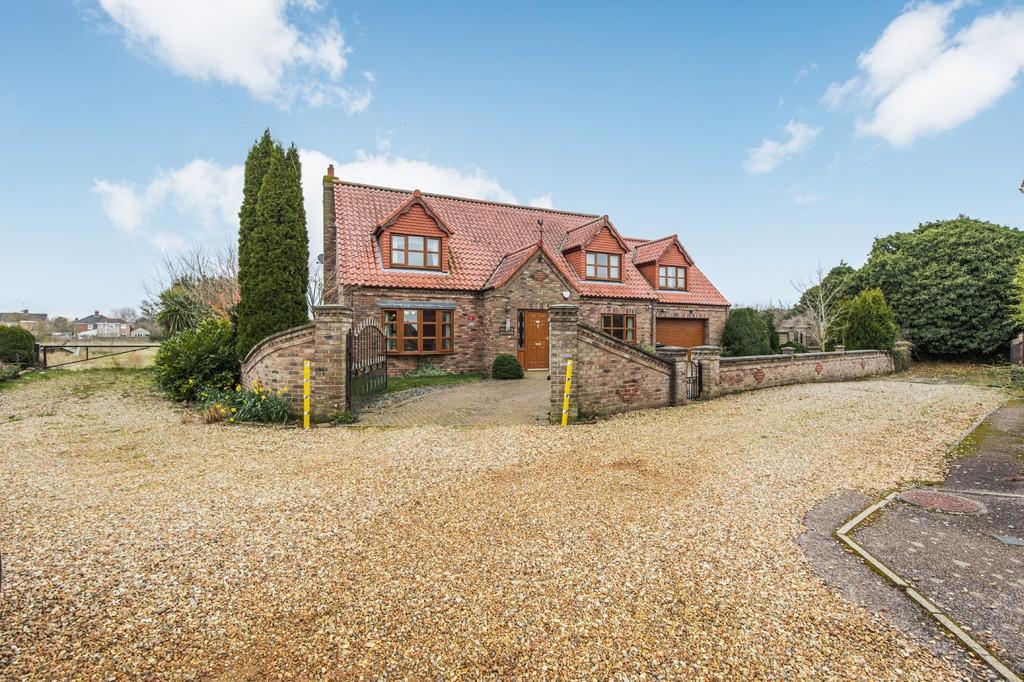 4 bed detached bungalow for sale £475,000