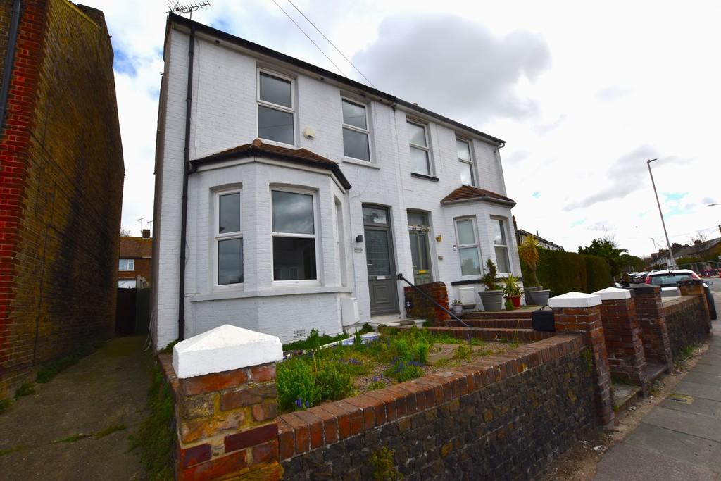 Ramsgate Road, Margate 3 bed terraced house £1,100 pcm (£254 pw)
