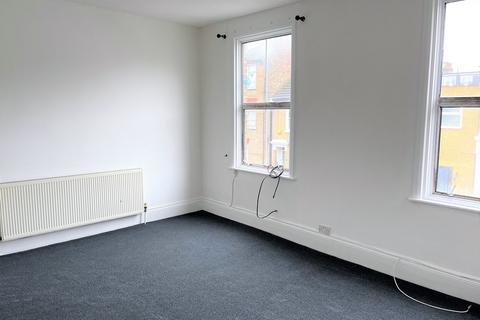 3 bedroom flat to rent, Goldsmith Road, Acton, London