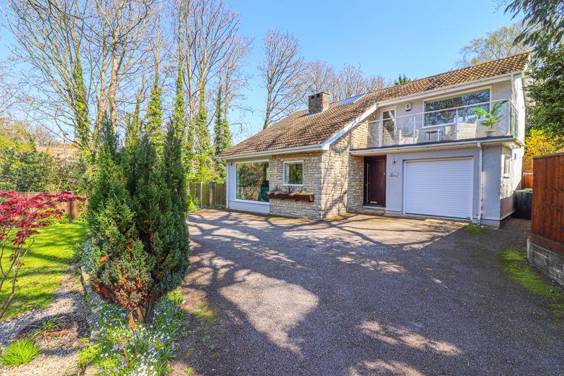 Hinton Wood Avenue. Highcliffe. BH23 3 bed detached house for sale £