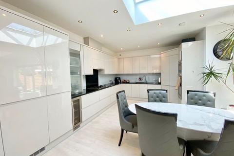 27 Arbuthnot Lane, Bexley, DA5 1EH