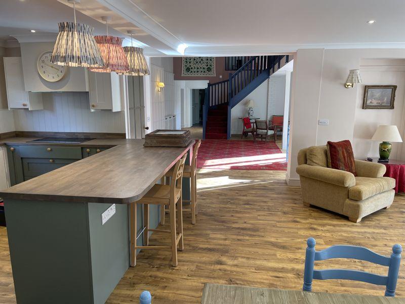 Near Petersfield, Hamsphire 3 bed apartment to rent £3,500 pcm (£808 pw)