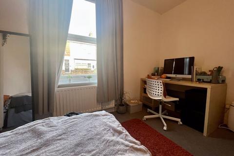 3 bedroom flat to rent, Bolingbroke Street, Newcastle Upon Tyne NE6