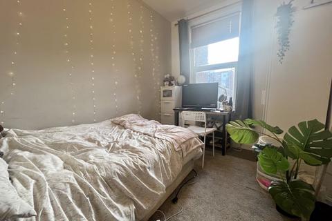 3 bedroom flat to rent, Bolingbroke Street, Newcastle Upon Tyne NE6
