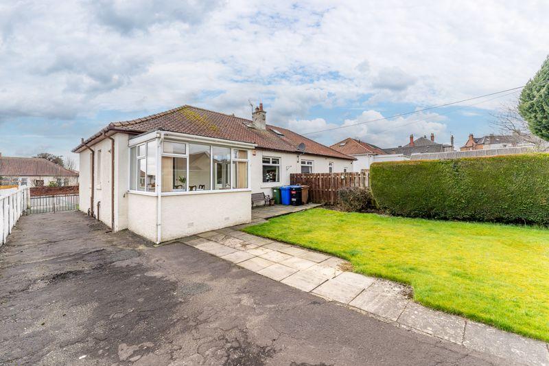 39 Irvine Road, Kilmarnock, KA1 2JN 3 bed semidetached bungalow £190,000