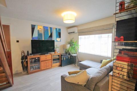 37 Nicholas Close, Greenford, UB6 9UH