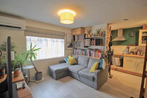 37 Nicholas Close, Greenford, UB6 9UH
