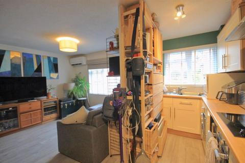 37 Nicholas Close, Greenford, UB6 9UH