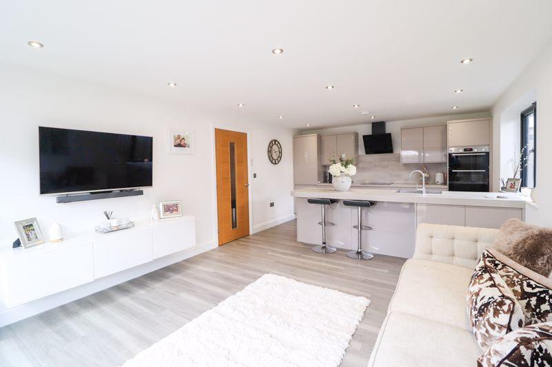 Avenue, Benfleet 2 bed detached house for sale £450,000