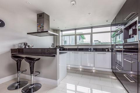 3 bedroom penthouse for sale, Broad Street, Old Portsmouth