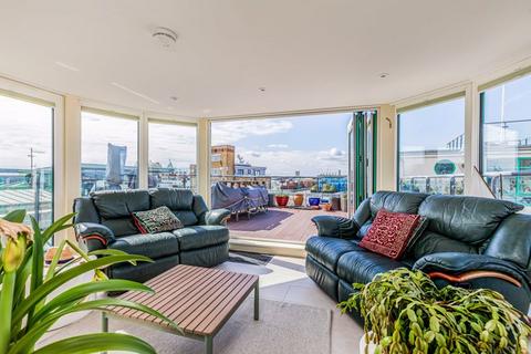 3 bedroom penthouse for sale, Broad Street, Old Portsmouth